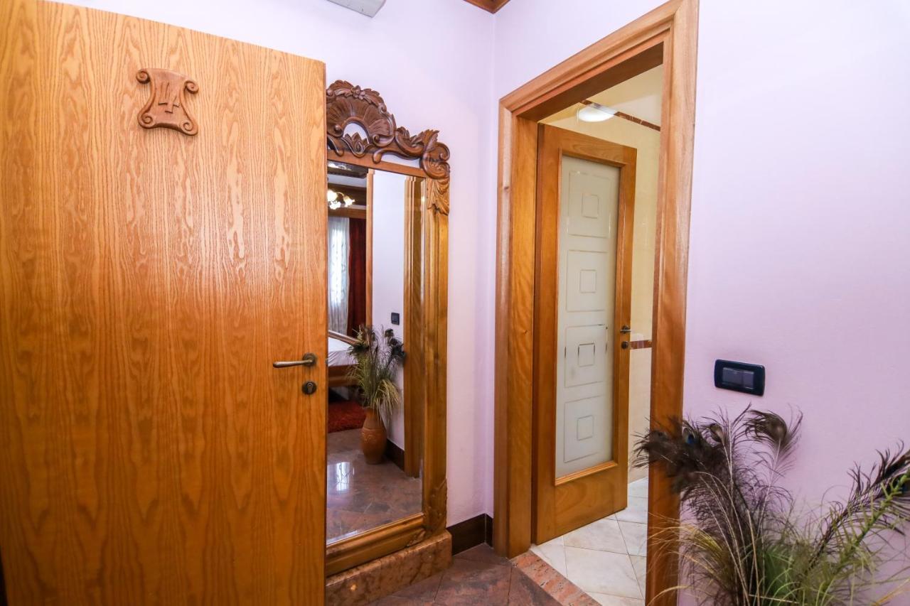 Brilant Antik Center Hotel Tirana Buitenkant foto