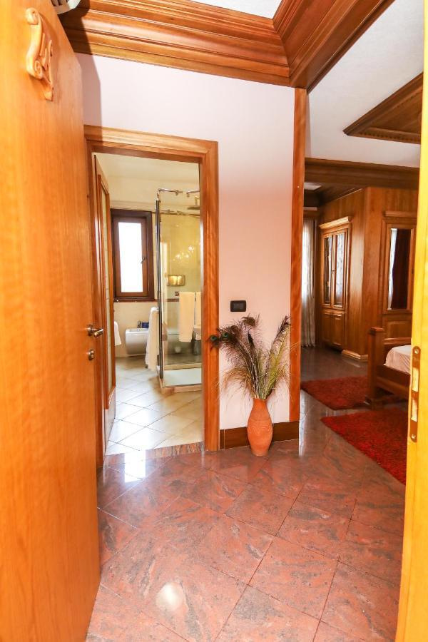 Brilant Antik Center Hotel Tirana Buitenkant foto
